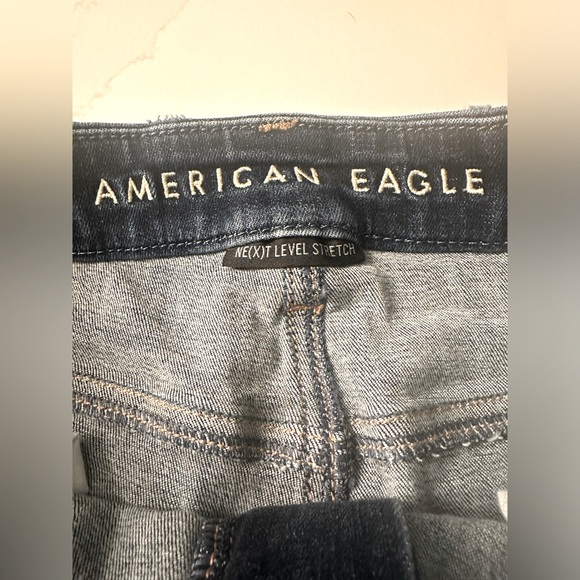 American Eagle Distressed denim Jean shorts Size 6 - Picture 3 of 3